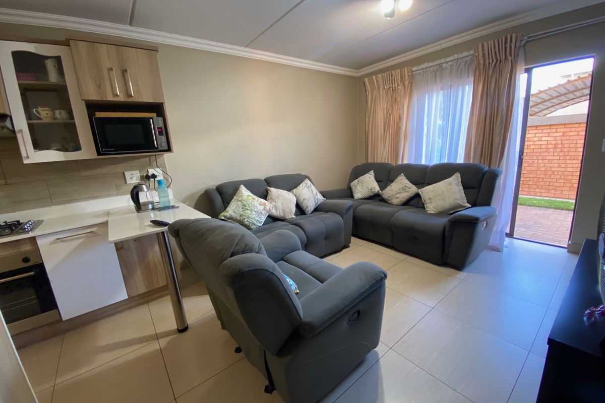 Modern 2-Bedroom Apartment with Thoughtful Upgrades - Photo 5