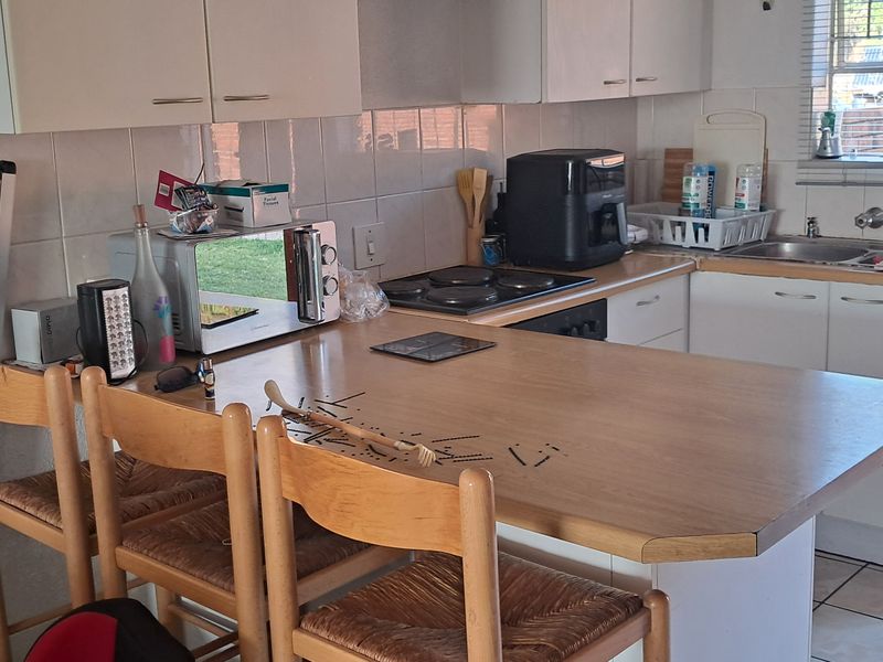 2 BEDROOM  TOWNHOUSE WILRO PARK R8 000 PM - Photo 7
