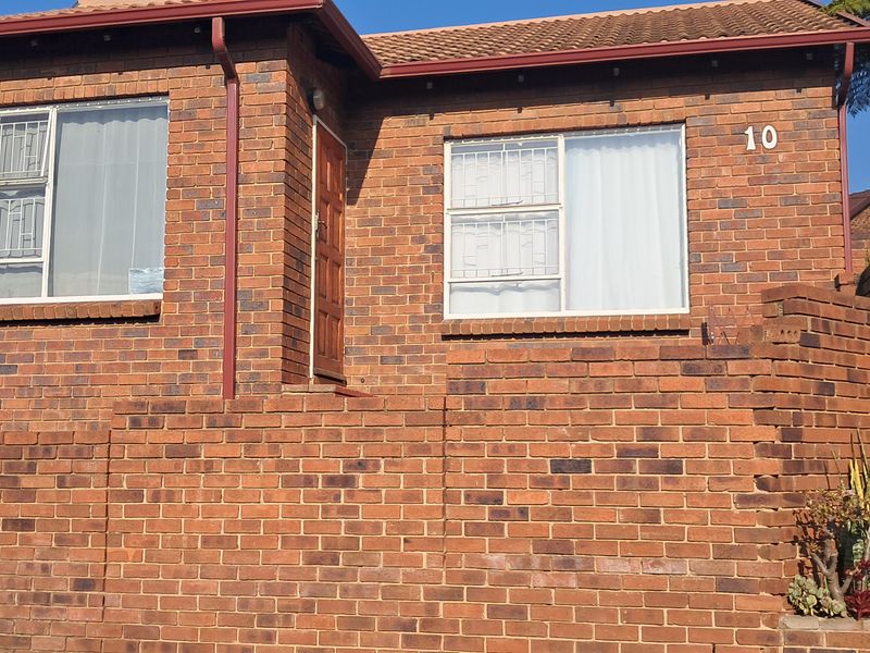 2 BEDROOM  TOWNHOUSE WILRO PARK R8 000 PM - Photo 2