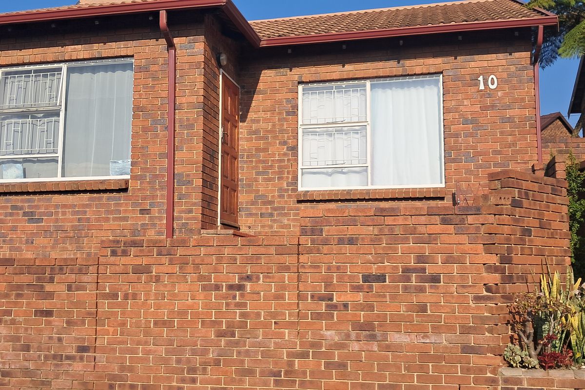 2 BEDROOM  TOWNHOUSE WILRO PARK R8 000 PM - Photo 2