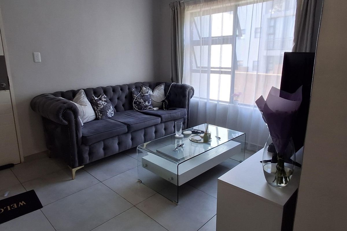 Stunning bedroom flat for sale out on Lynnwood Road—modern living close to amenities and schools! - Photo 3