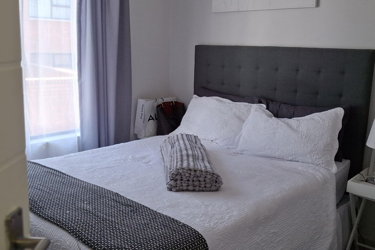 Stunning bedroom flat for sale out on Lynnwood Road—modern living close to amenities and schools! - Photo 5