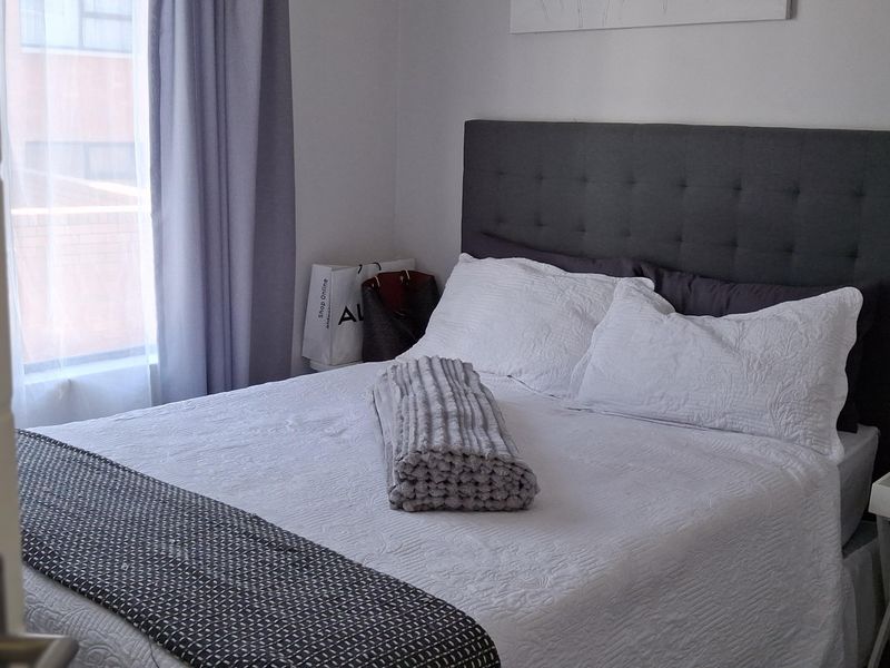 Stunning bedroom flat for sale out on Lynnwood Road—modern living close to amenities and schools! - Photo 5