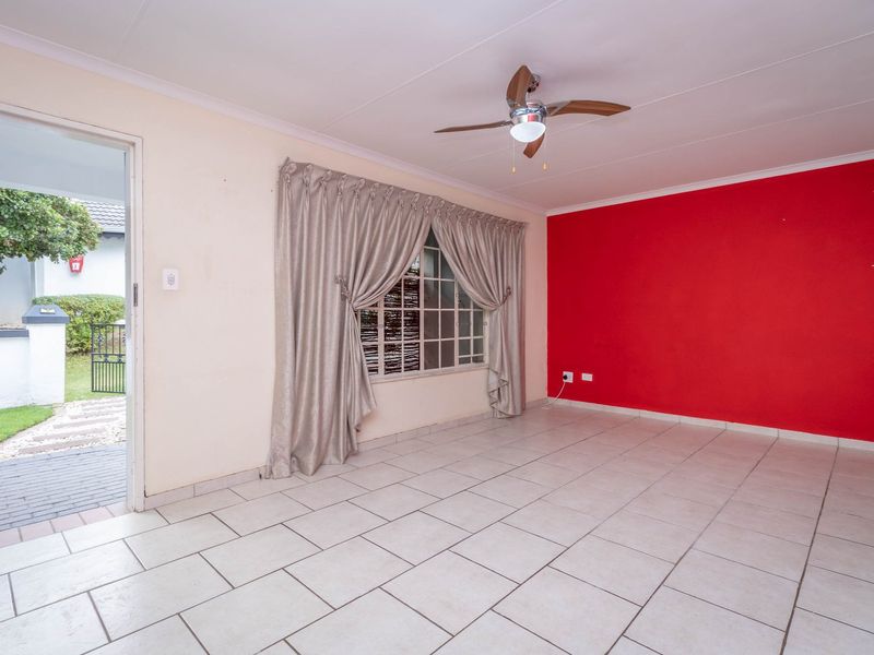 Charming 2 Bedroom 1 bathroom ground floor apartment in Helderkruin - Photo 9
