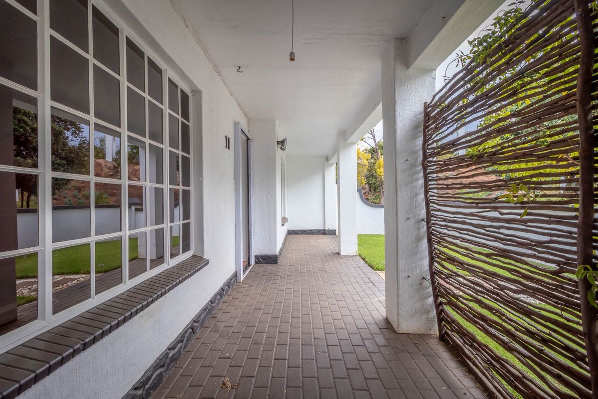 Charming 2 Bedroom 1 bathroom ground floor apartment in Helderkruin - Photo 5