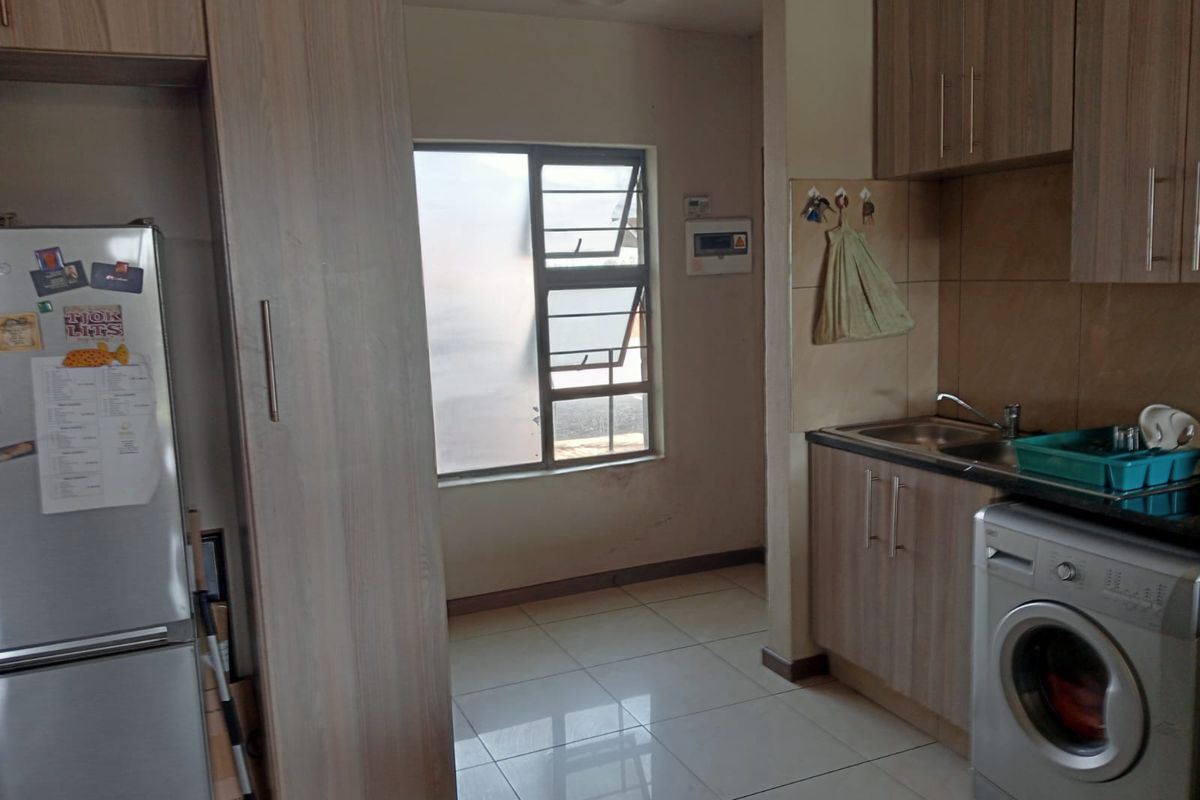 Ground Floor Gem in Secure Brentwood Park Complex – Pet Friendly & Priced to Sell! - Photo 3