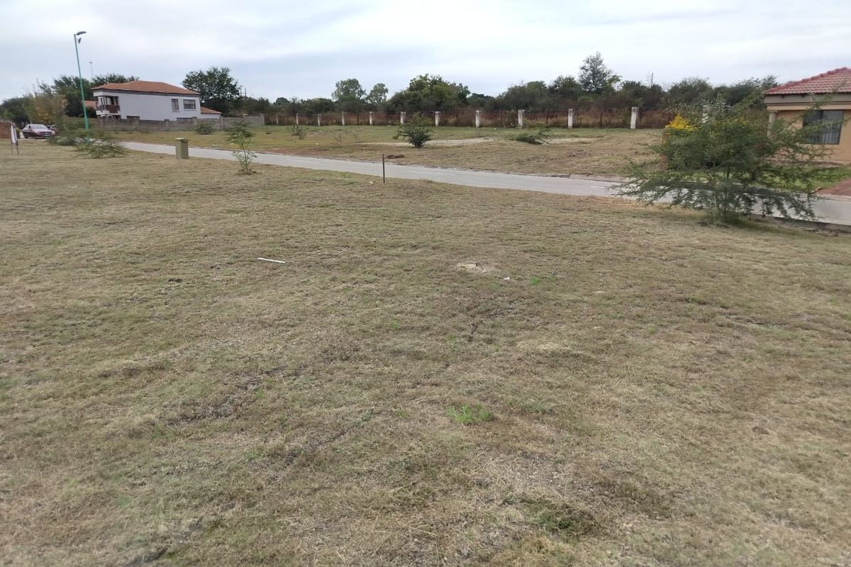 Brits! Discover a prime 512m2 vacant land for sale in Tuscany Village, - Photo 2