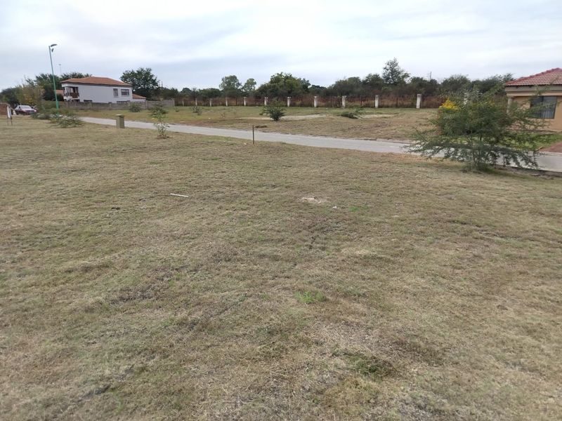 Discover a prime 512m2 vacant land for sale in Tuscany Village, Brits! - Photo 8