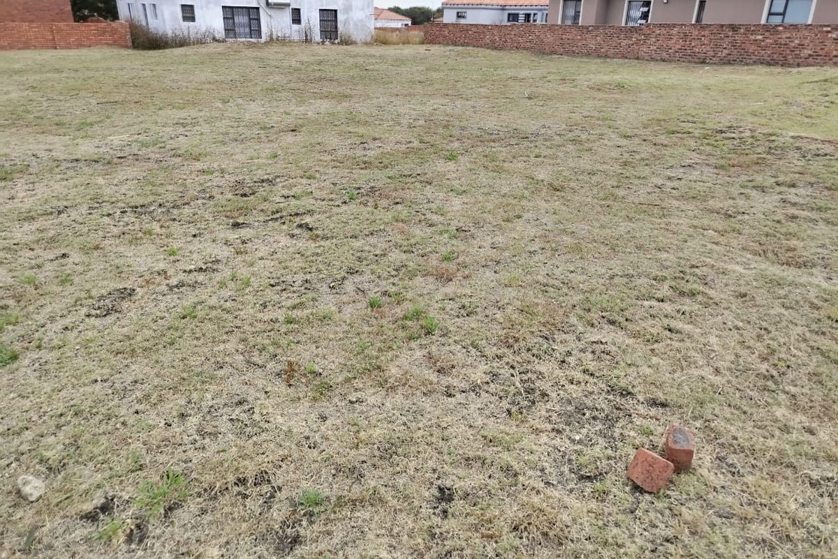 Discover a prime 512m2 vacant land for sale in Tuscany Village, Brits! - Photo 4