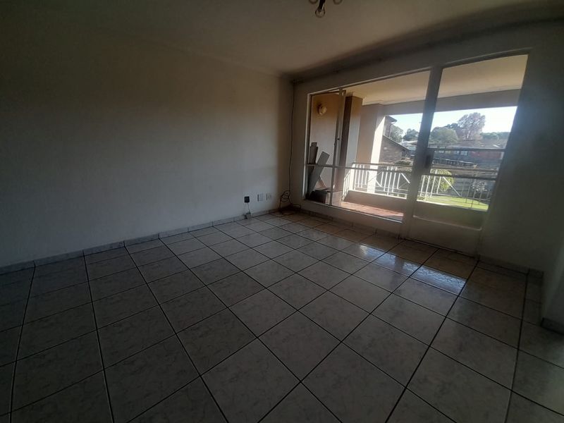 3 Bedroom upstairs apartment in sought after complex in Weltevreden Park - Photo 6