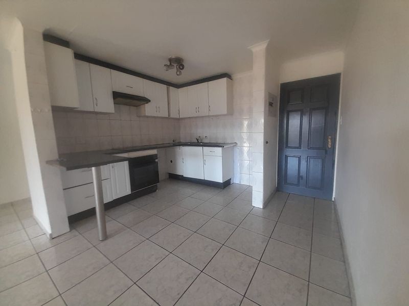 3 Bedroom upstairs apartment in sought after complex in Weltevreden Park - Photo 1