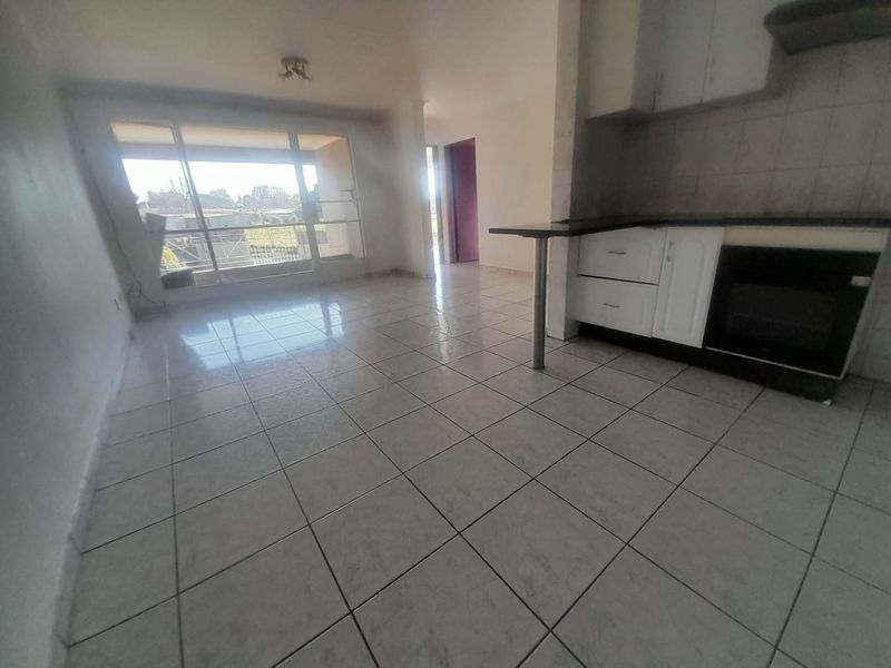 3 Bedroom upstairs apartment in sought after complex in Weltevreden Park - Photo 5