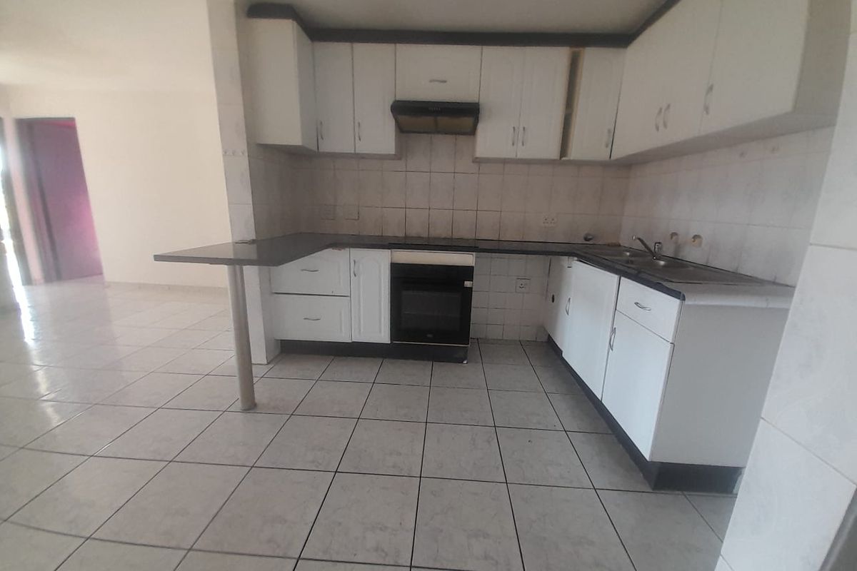 3 Bedroom upstairs apartment in sought after complex in Weltevreden Park - Photo 4