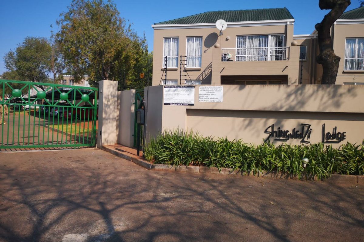 3 Bedroom upstairs apartment in sought after complex in Weltevreden Park - Photo 2