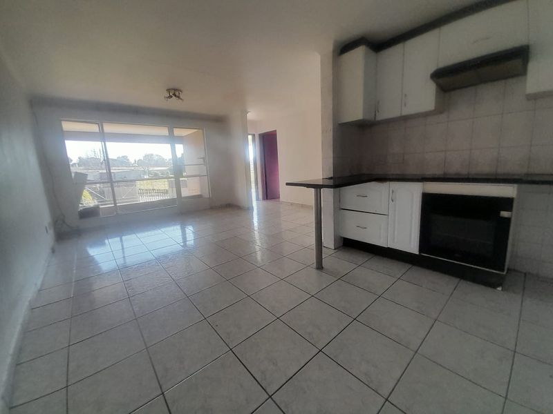 3 Bedroom upstairs apartment in sought after complex in Weltevreden Park - Photo 3