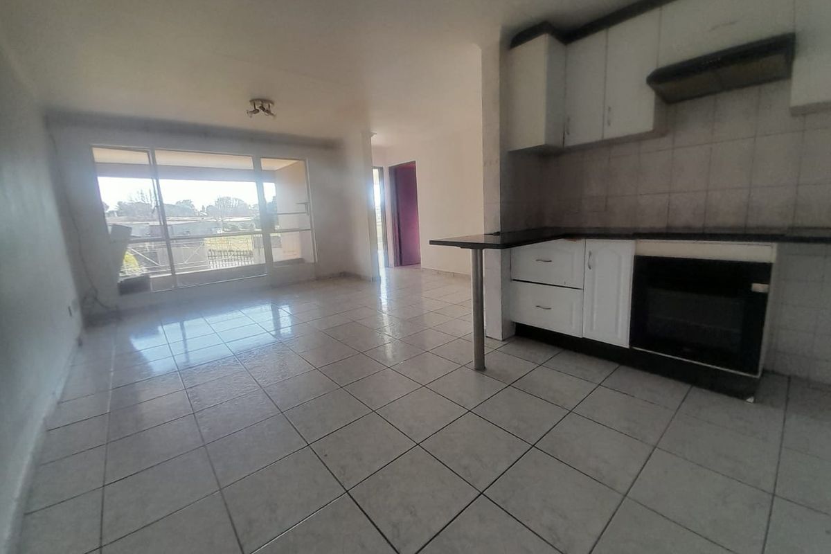 3 Bedroom upstairs apartment in sought after complex in Weltevreden Park - Photo 3