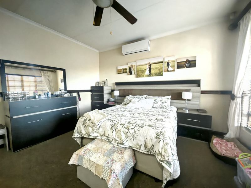 Stunning Family Home in Boschdal - Photo 10