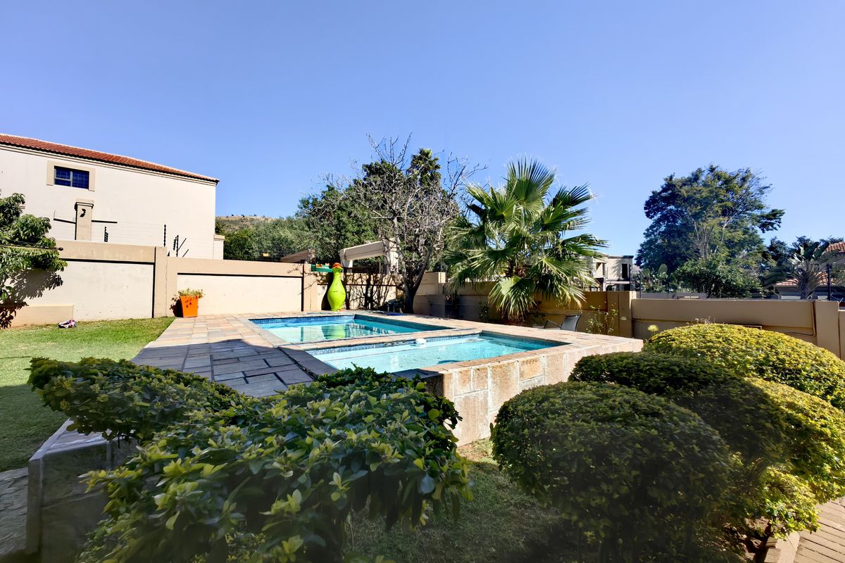 Stunning Family Home in Boschdal - Photo 2