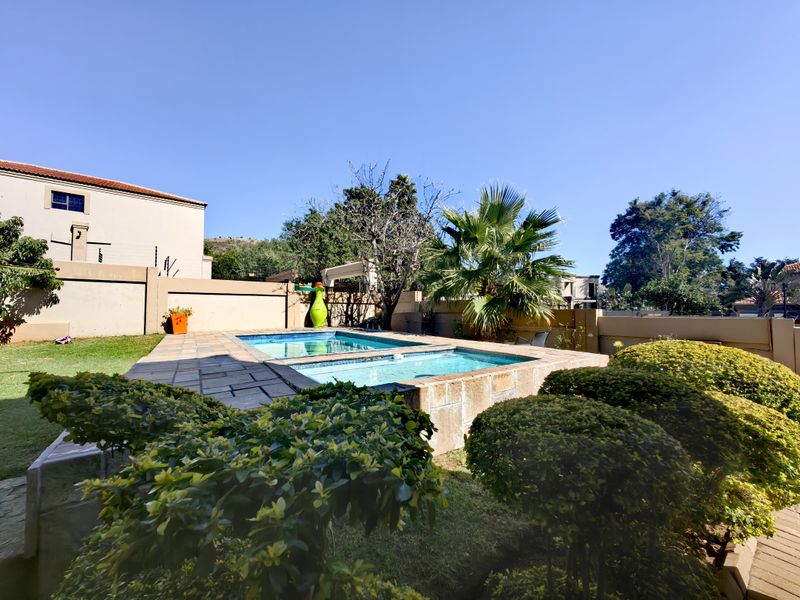 Stunning Family Home in Boschdal - Photo 2