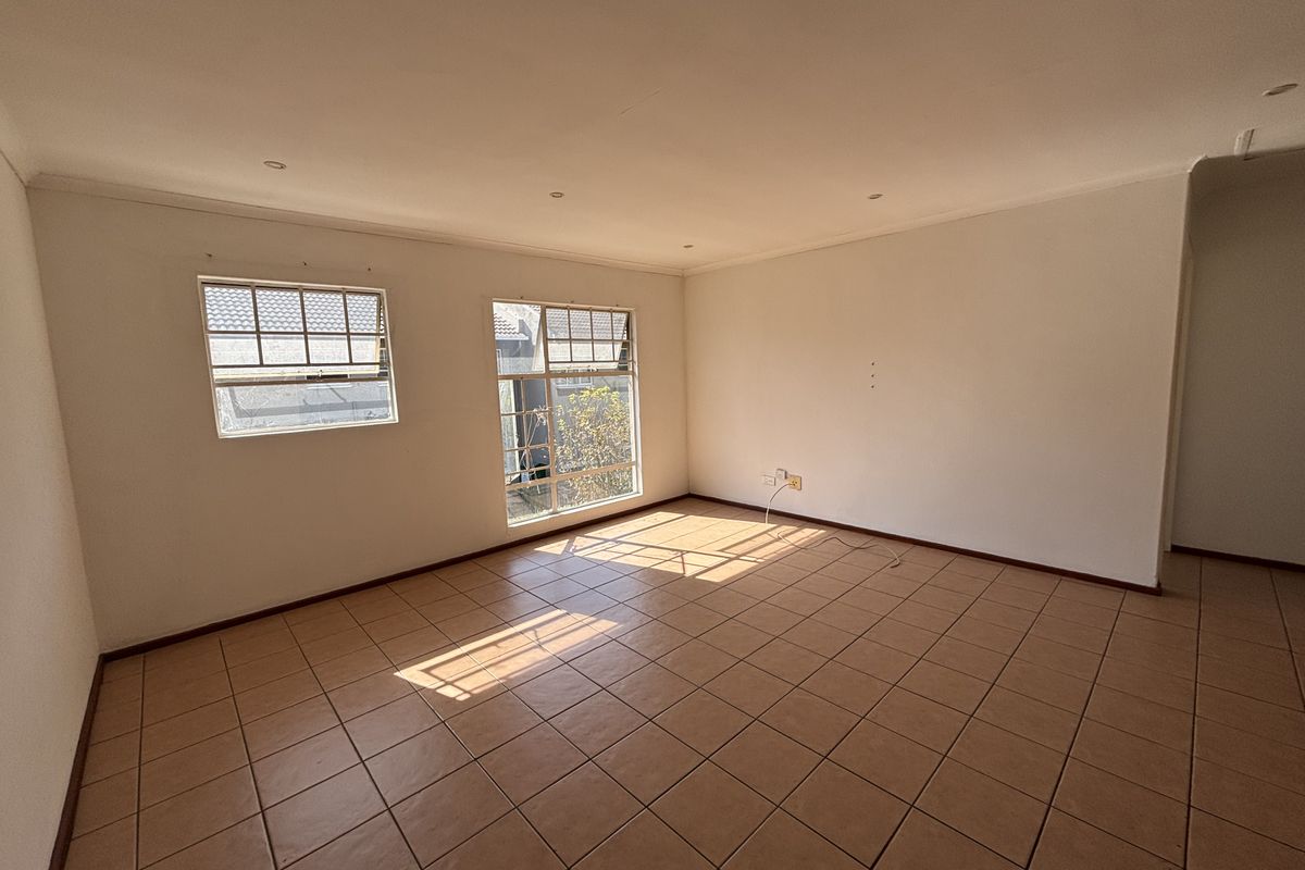 2-Bedroom Apartment For Sale in Secure Complex - Photo 2