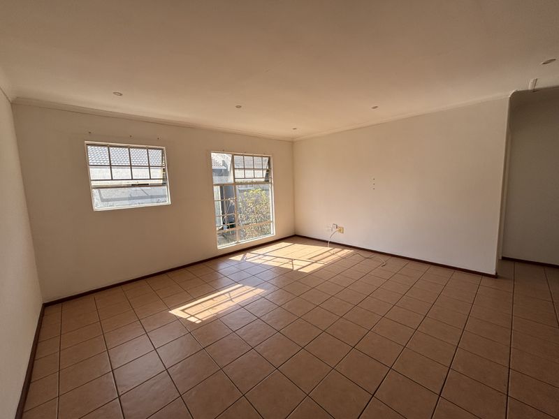 2-Bedroom Apartment For Sale in Secure Complex - Photo 2