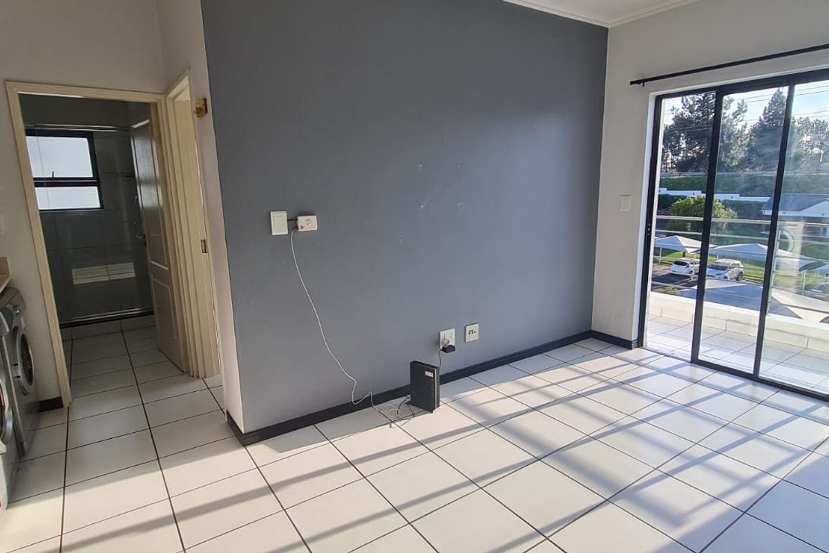 Modern Top-Floor Retreat - Photo 3