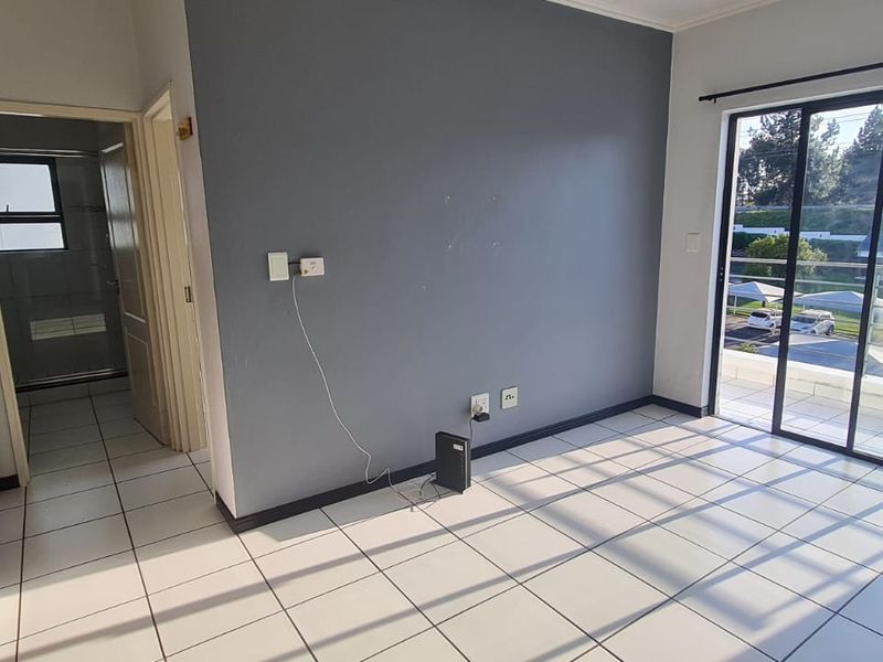 Modern Top-Floor Retreat - Photo 3