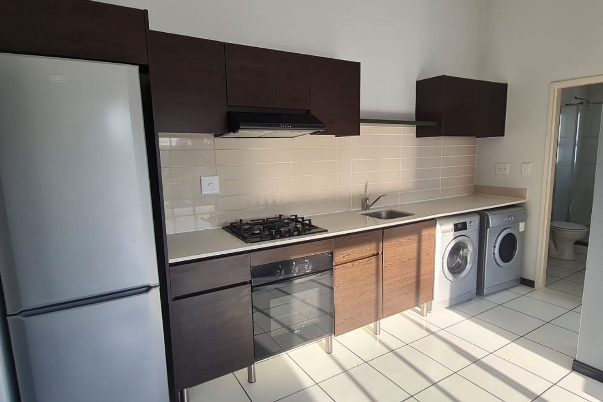 Modern Top-Floor Retreat - Photo 4