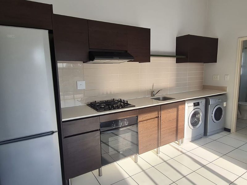 Modern Top-Floor Retreat - Photo 4