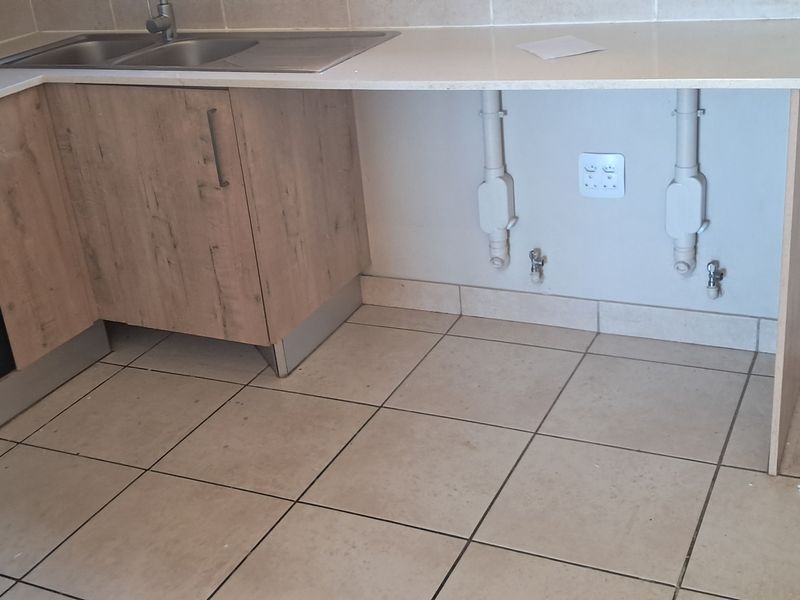 MODERN AND NEAT 2 BEDROOM 2 BATHROOM UNIT R8 000 PM - Photo 10