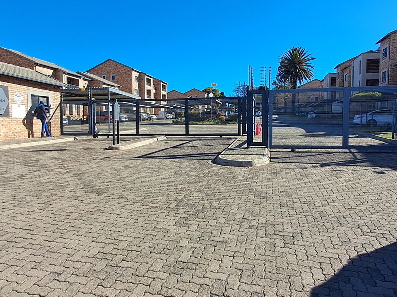 MODERN AND NEAT 2 BEDROOM 2 BATHROOM UNIT R8 000 PM - Photo 1