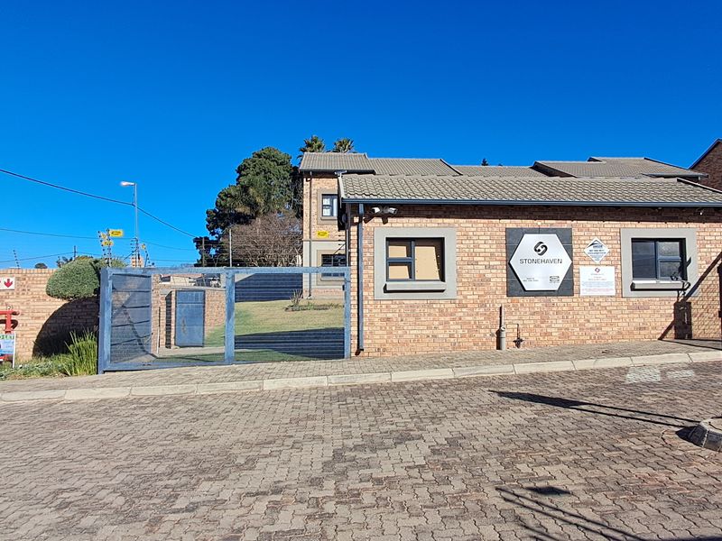 MODERN AND NEAT 2 BEDROOM 2 BATHROOM UNIT R8 000 PM - Photo 2