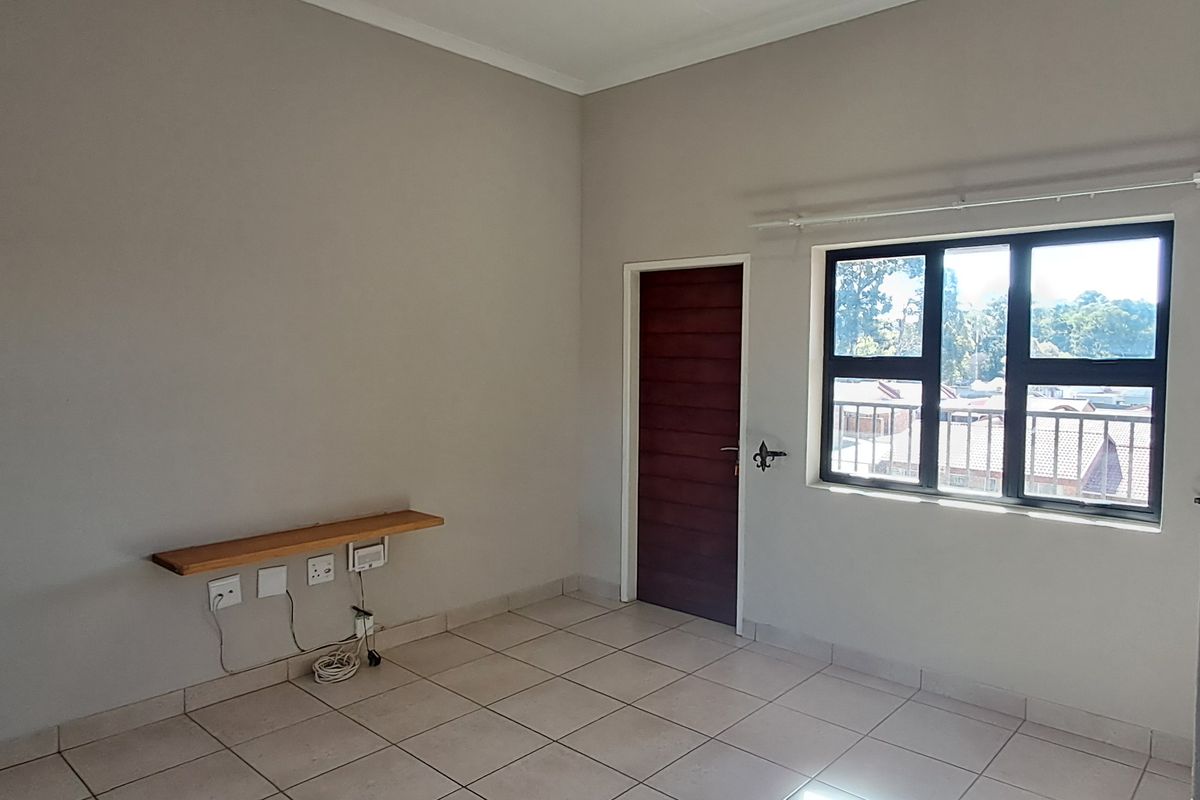 MODERN AND NEAT 2 BEDROOM 2 BATHROOM UNIT R8 000 PM - Photo 4