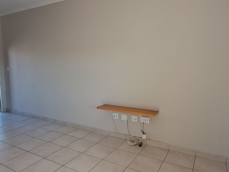 MODERN AND NEAT 2 BEDROOM 2 BATHROOM UNIT R8 000 PM - Photo 5