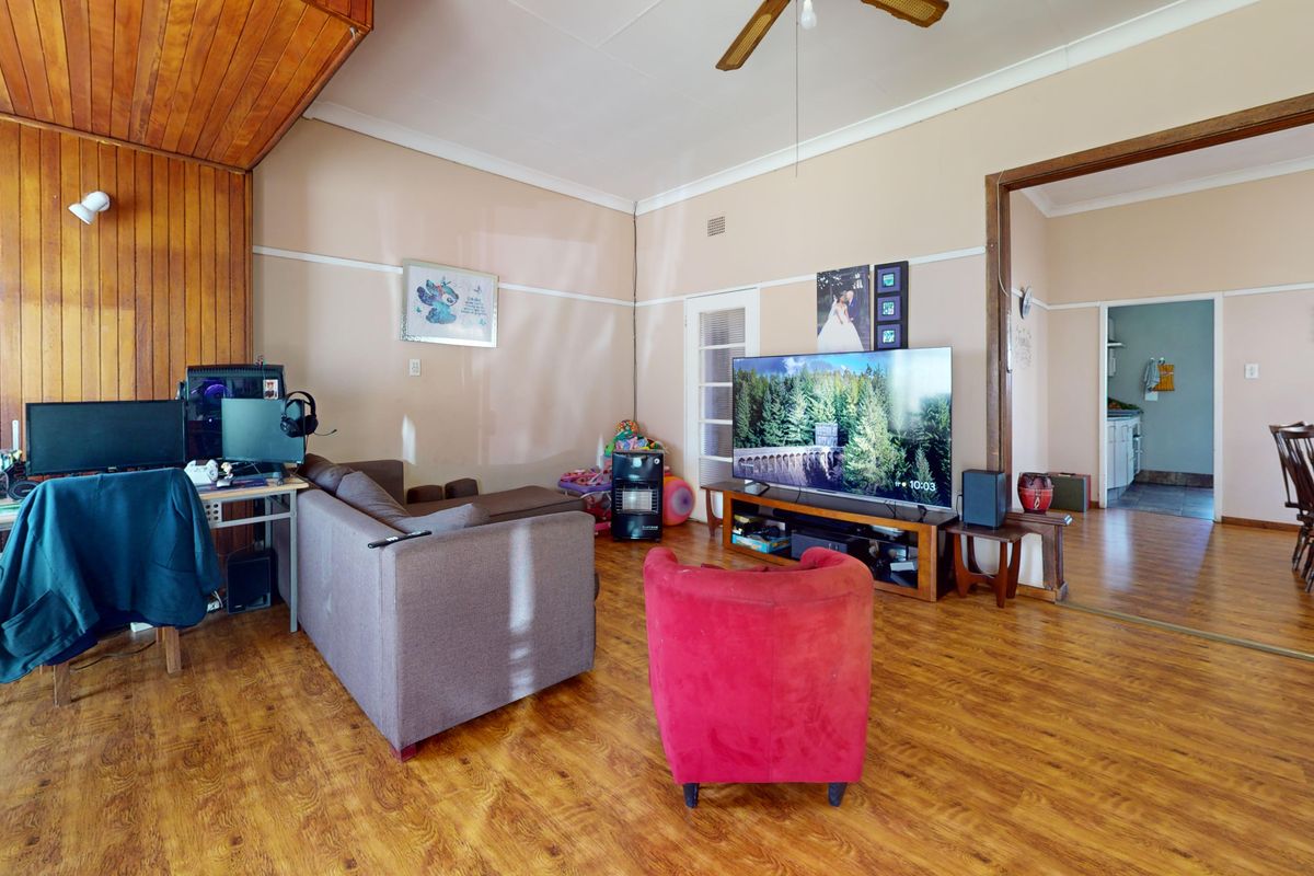 Elegant 3 bedroom home with garage. - Photo 3