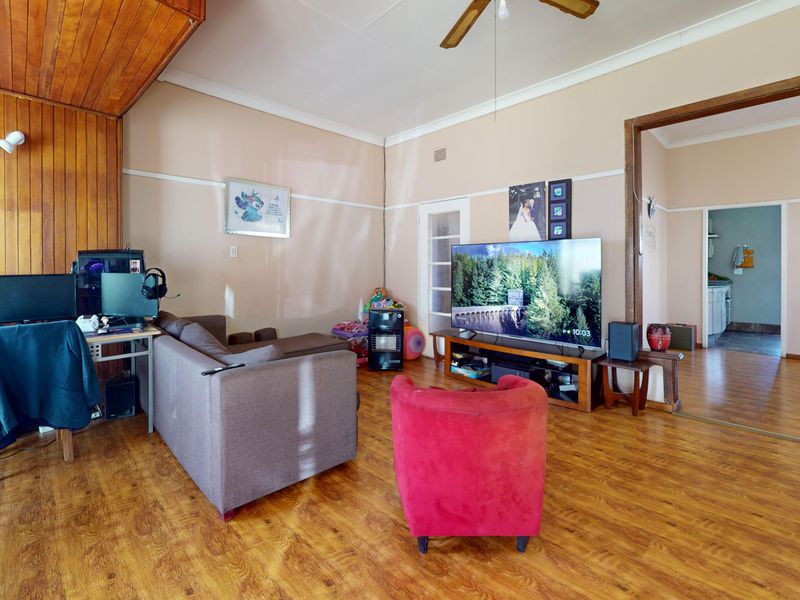 Elegant 3 bedroom home with garage. - Photo 3