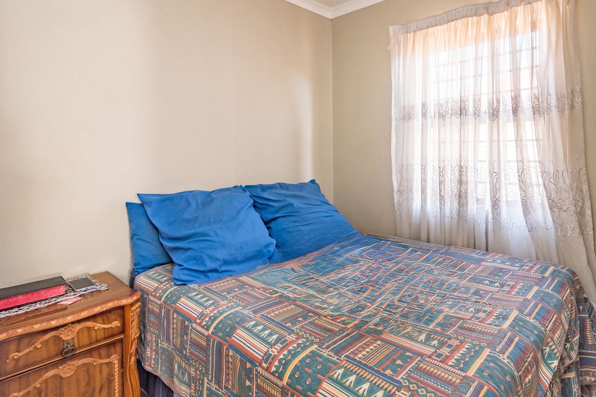 House for Sale At Protea Glen Ext 40! Comfortable & Secure Living! - Photo 4