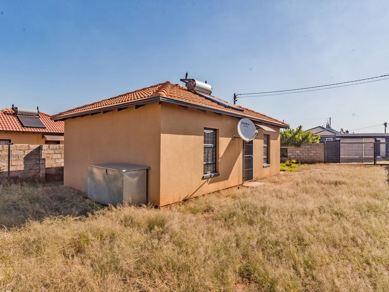 House for Sale At Protea Glen Ext 40! Comfortable & Secure Living! - Photo 10