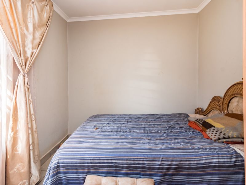 House for Sale At Protea Glen Ext 40! Comfortable & Secure Living! - Photo 6