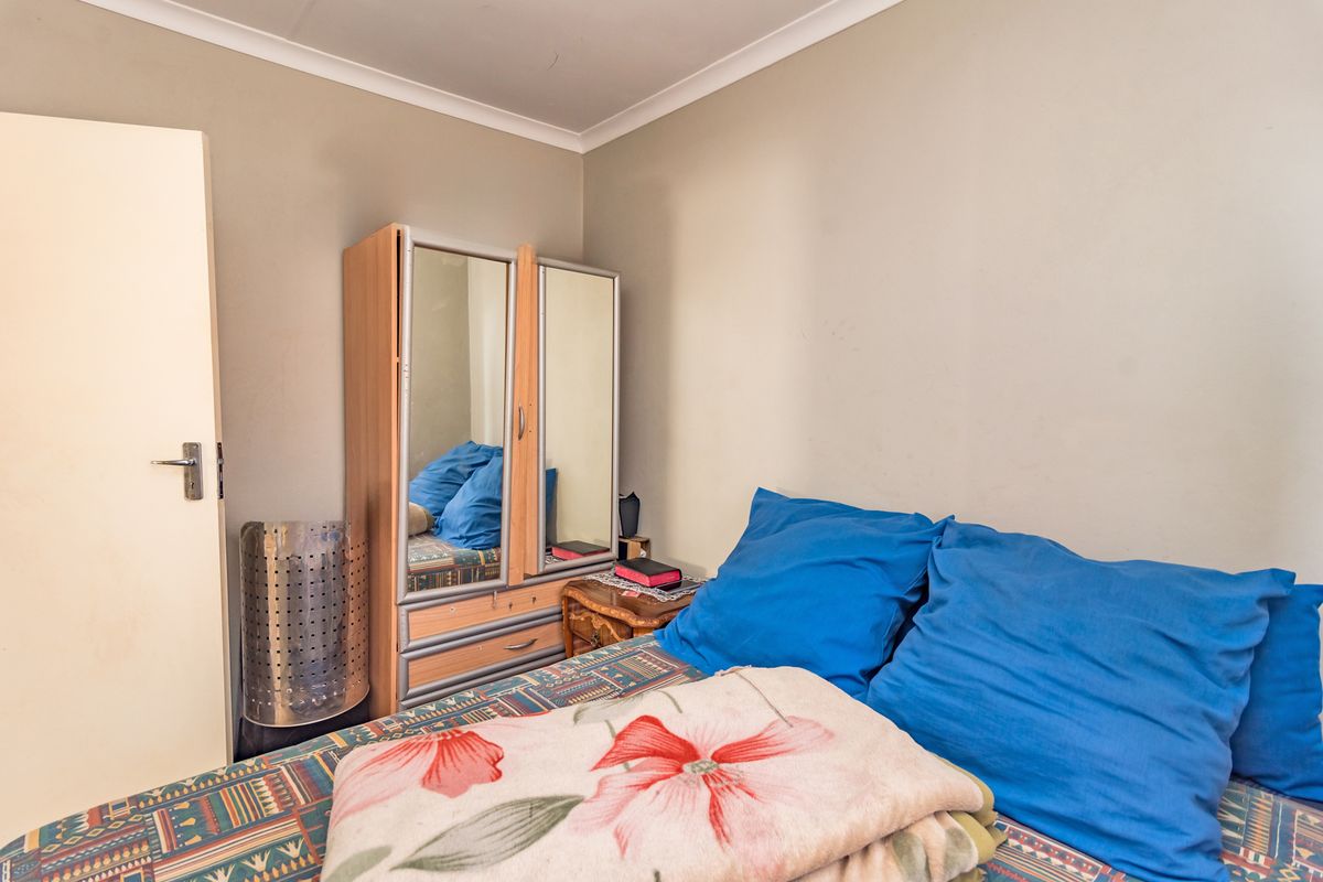 House for Sale At Protea Glen Ext 40! Comfortable & Secure Living! - Photo 5