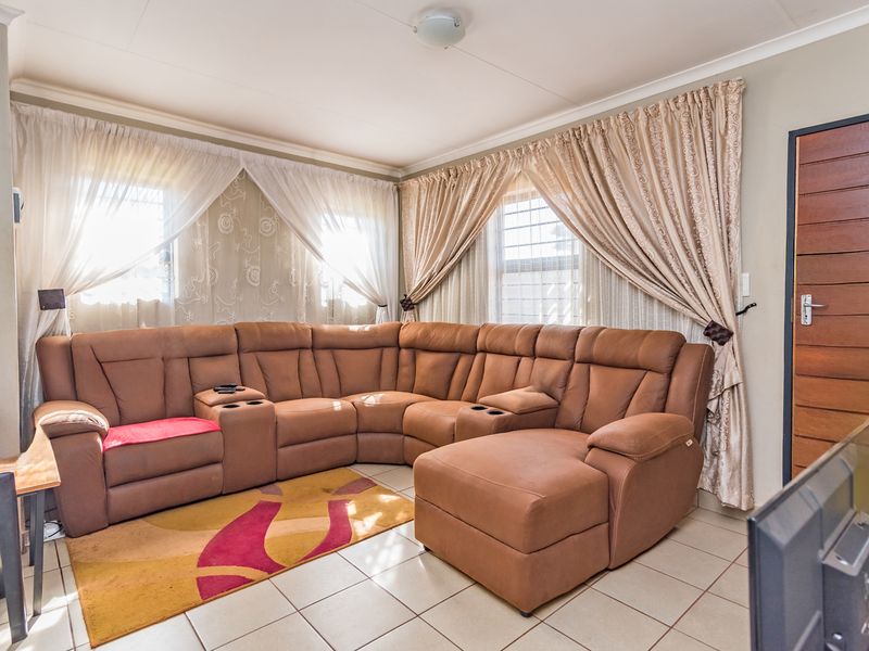 House for Sale At Protea Glen Ext 40! Comfortable & Secure Living! - Photo 2