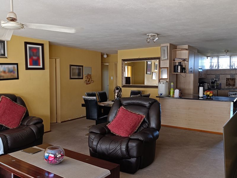 Charming 3 Bedroom Apartment in Wonderboom South in Prime Location - Photo 2