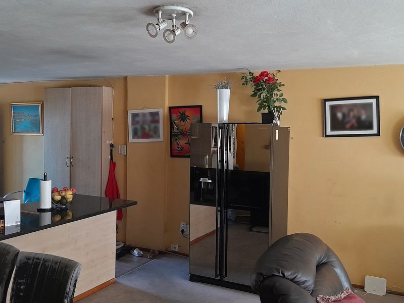 Charming 3 Bedroom Apartment in Wonderboom South in Prime Location - Photo 3