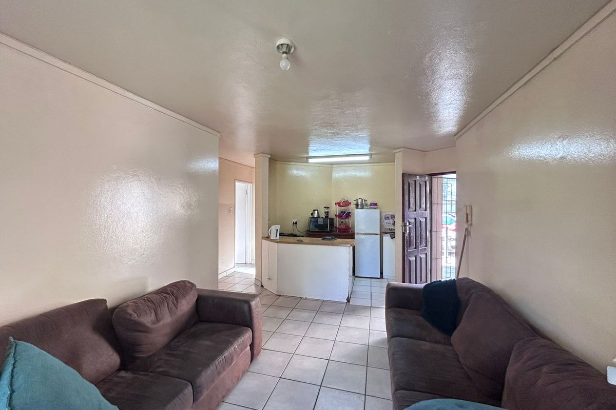 3-Bedroom Flat in Southwood – Ideal for Small Families or First-Time Buyers - Photo 5