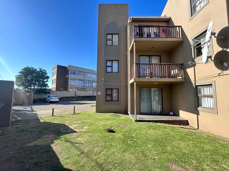 3-Bedroom Flat in Southwood – Ideal for Small Families or First-Time Buyers - Photo 2