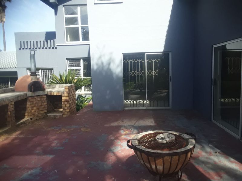 Elegant 7 bedroom home for sale in a prestigious, quiet neighborhood near the golf course. - Photo 8