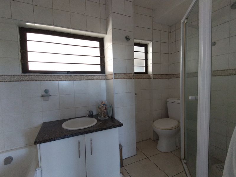 2-Bedroom Beachfront Apartment with Full Sea Views - Photo 10