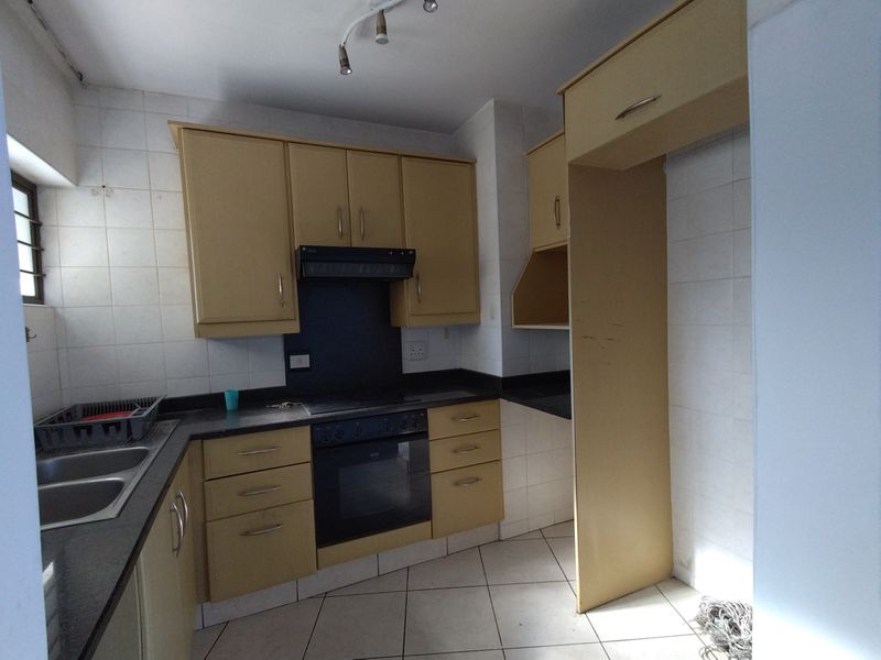 2-Bedroom Beachfront Apartment with Full Sea Views - Photo 6