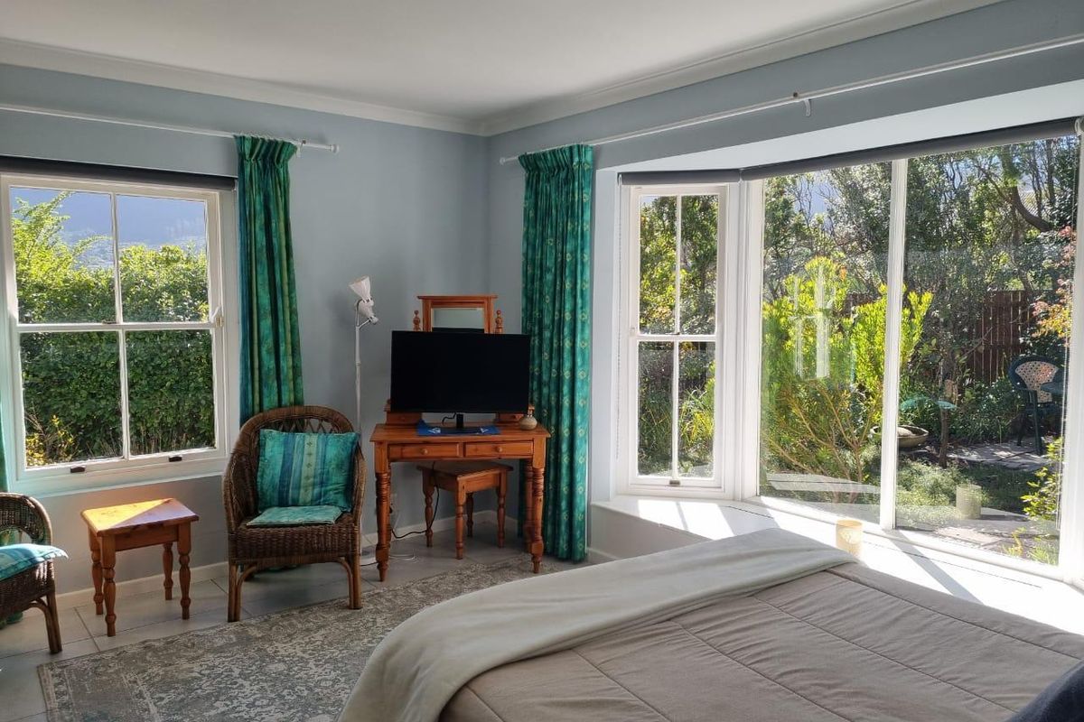 Furnished Garden Cottage - Photo 4