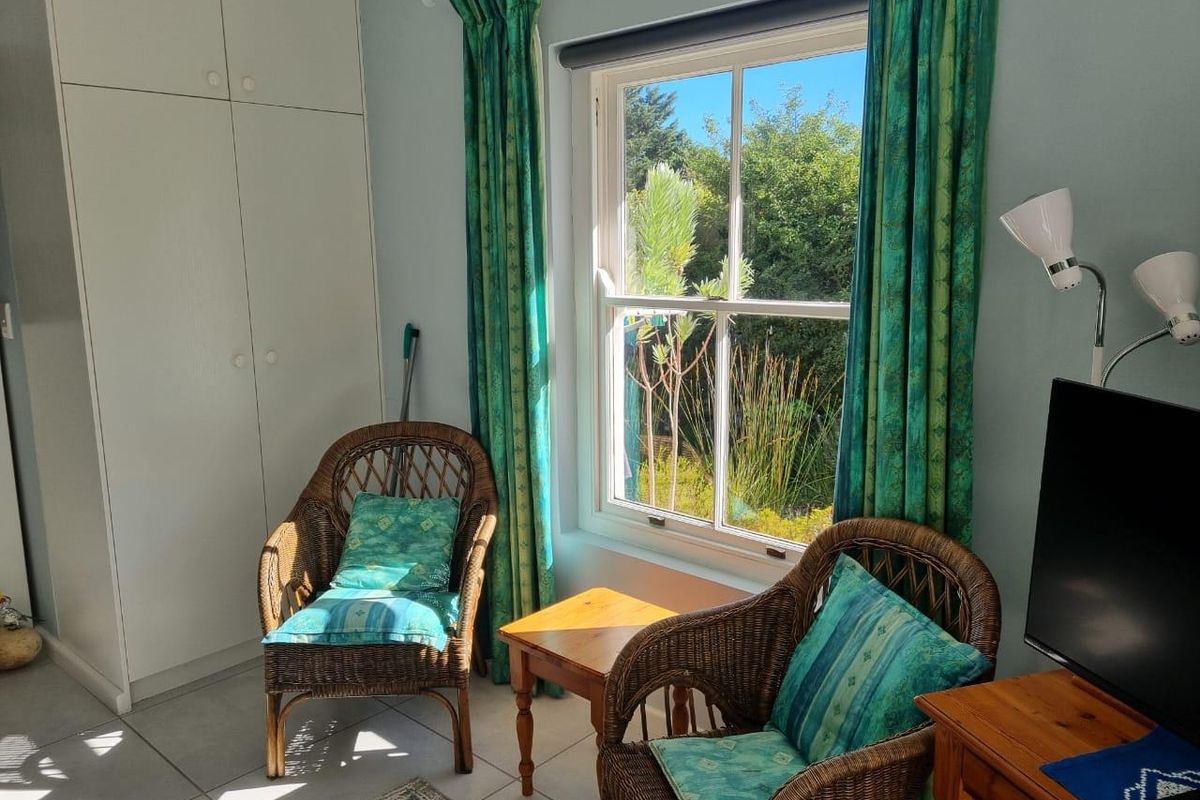 Furnished Garden Cottage - Photo 3